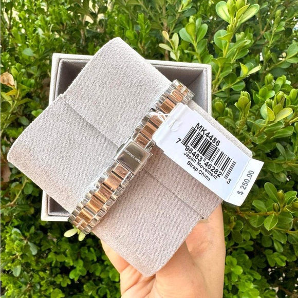 MICHAEL KORS MK4486 Lauryn Analog Watch for Women - Picture 4 of 5